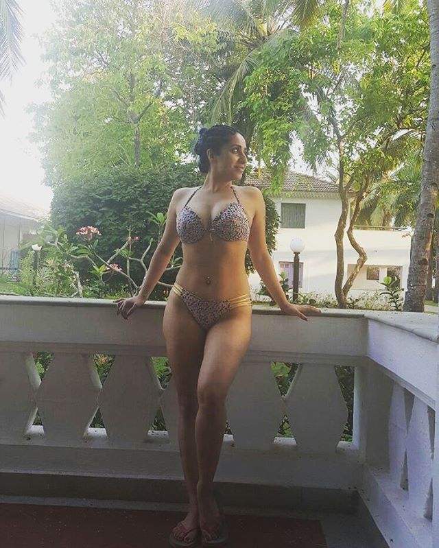Female Singer Shows Off Her Bikini Body News